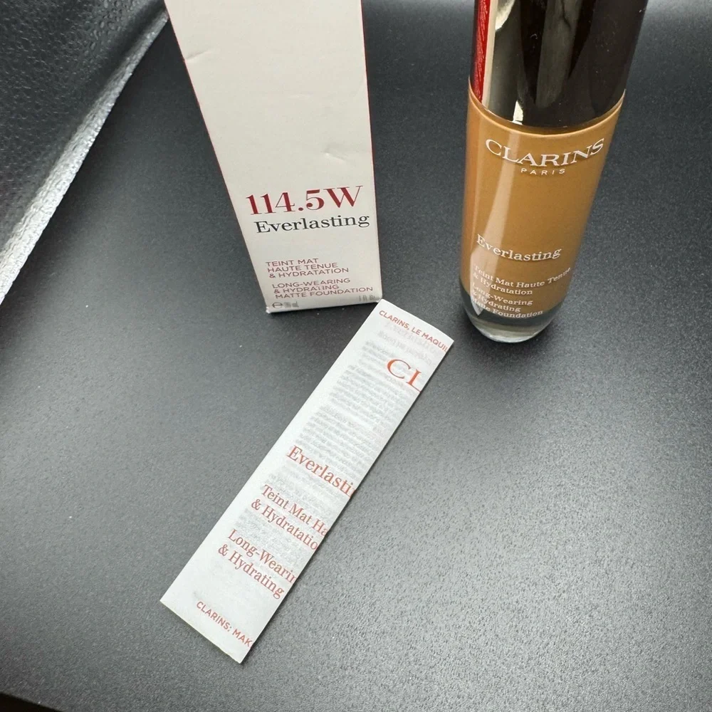 Clarins everlasting foundation